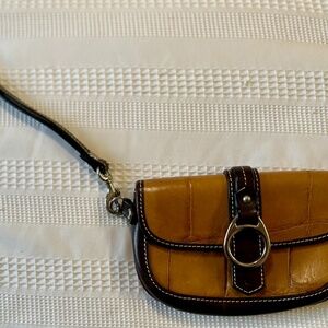 Dooney & Bourke Clutch – Never Used, New Condition